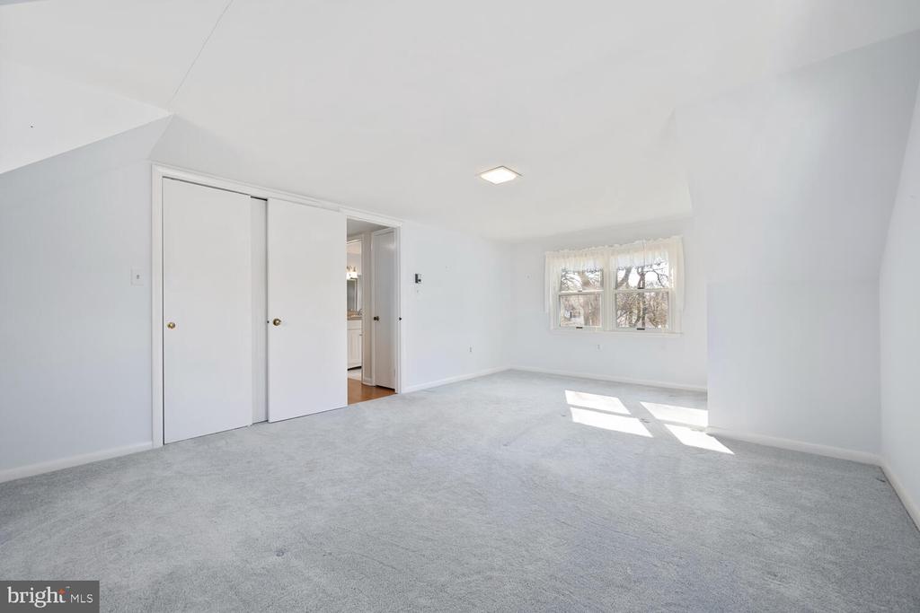 104 Hughlett St