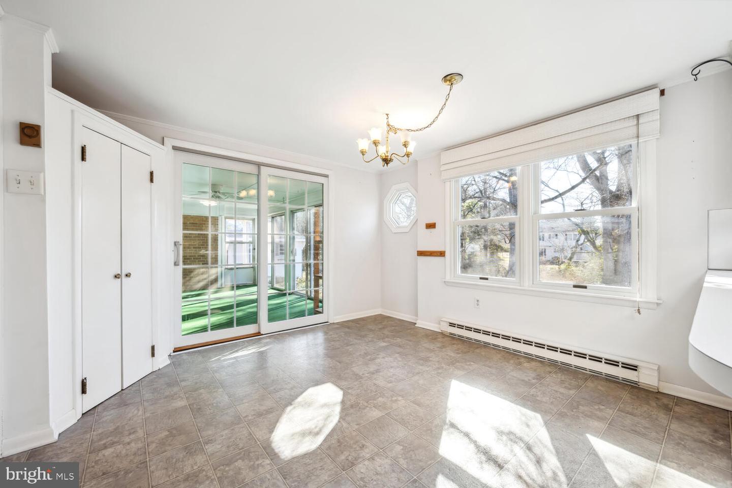 104 Hughlett St