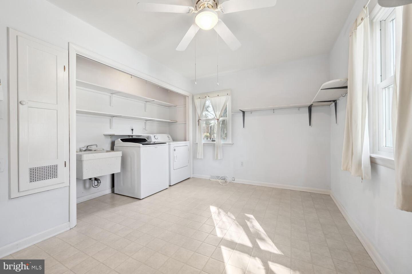104 Hughlett St