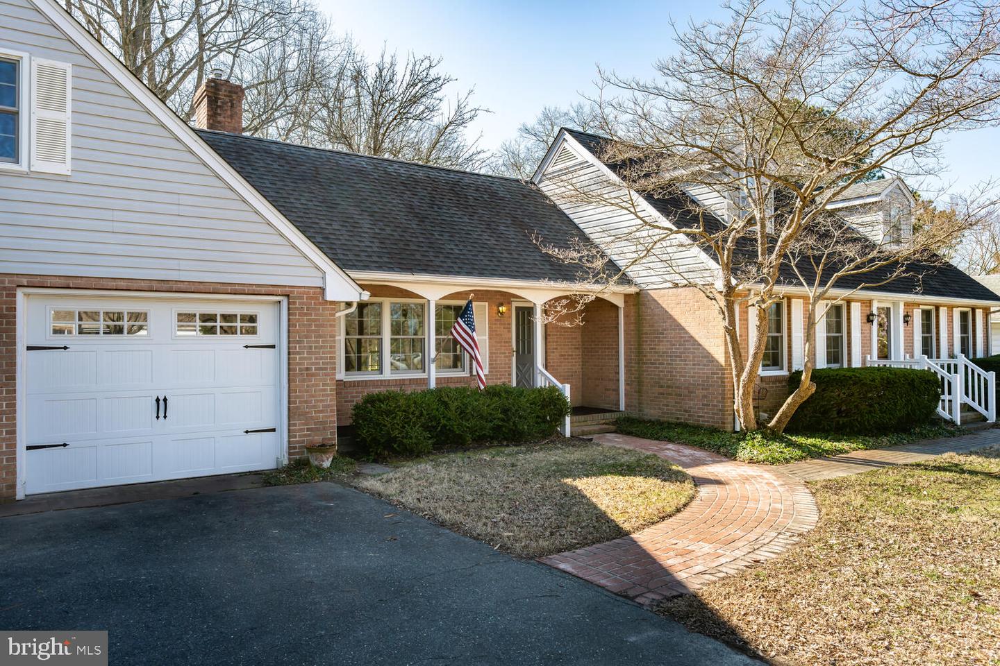 104 Hughlett St