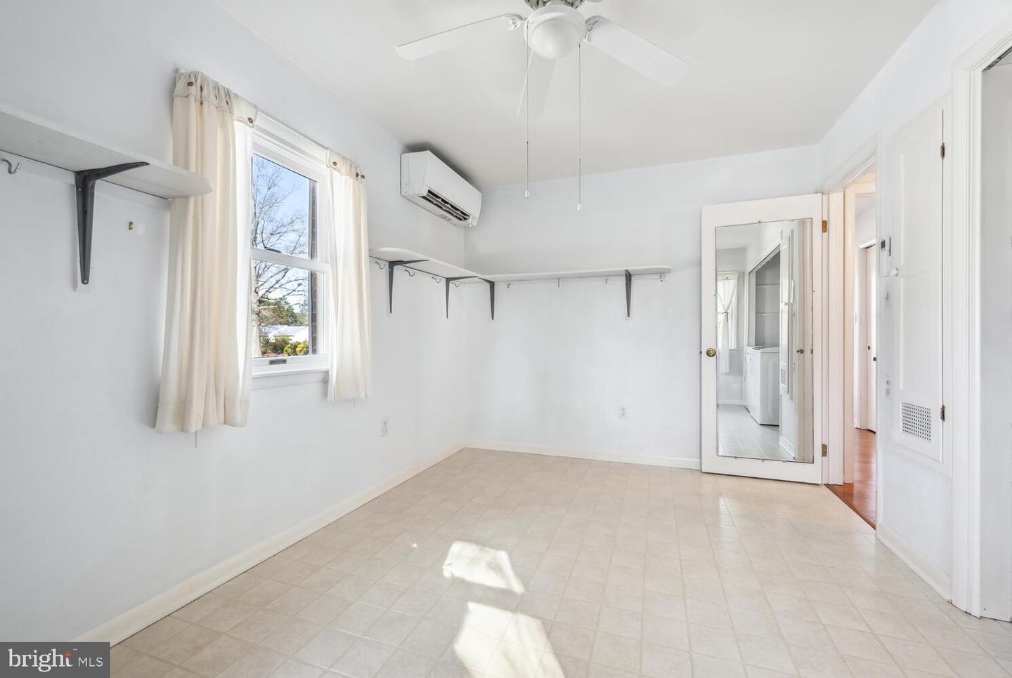 104 Hughlett St
