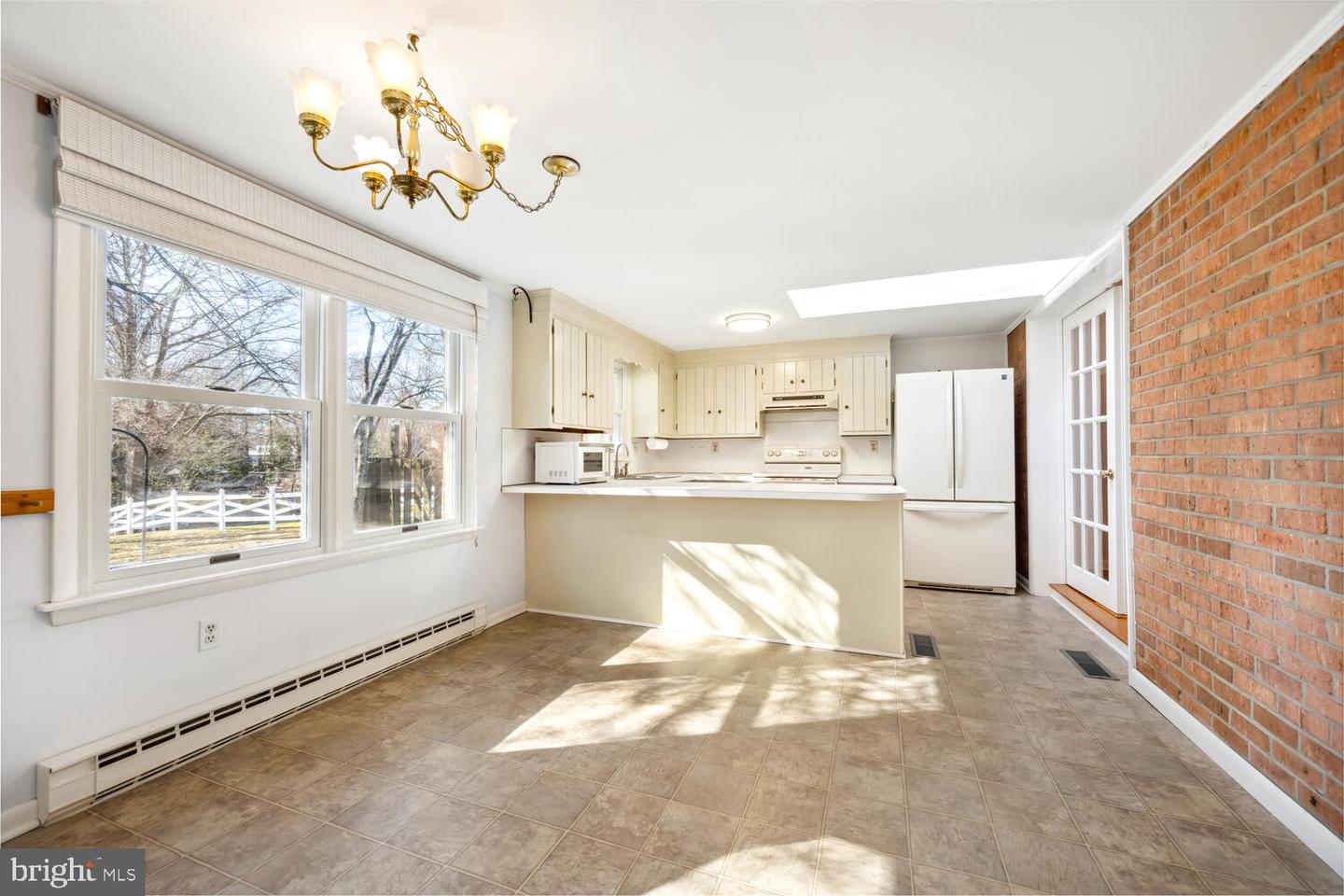 104 Hughlett St