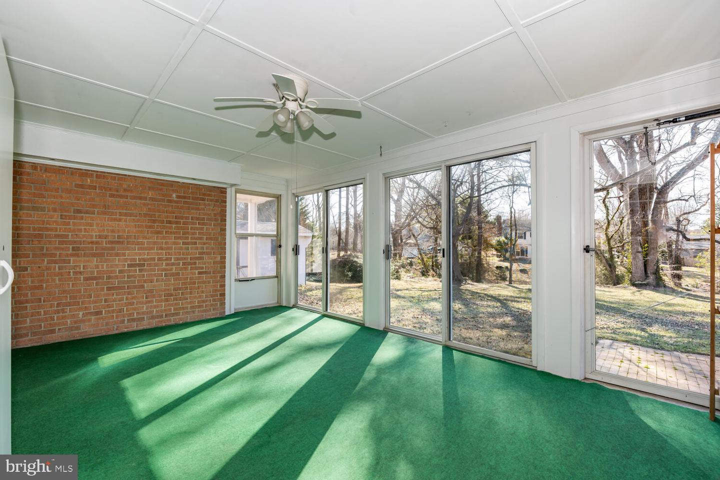 104 Hughlett St