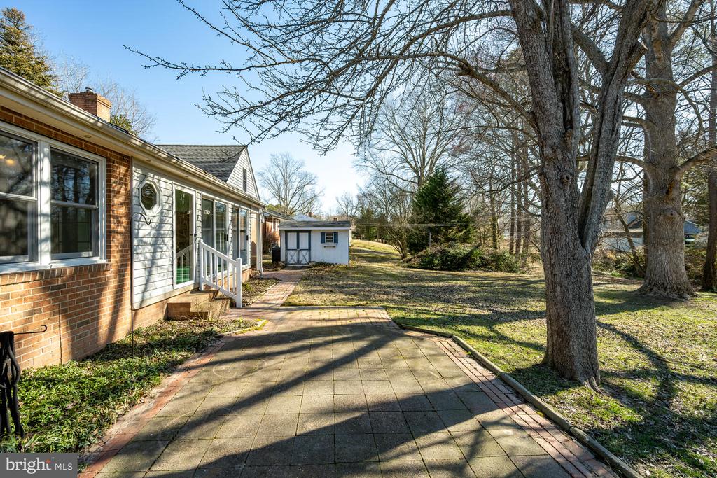 104 Hughlett St
