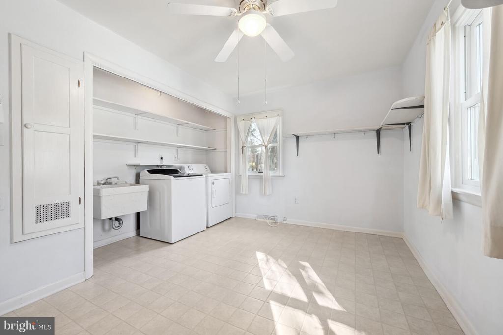 104 Hughlett St