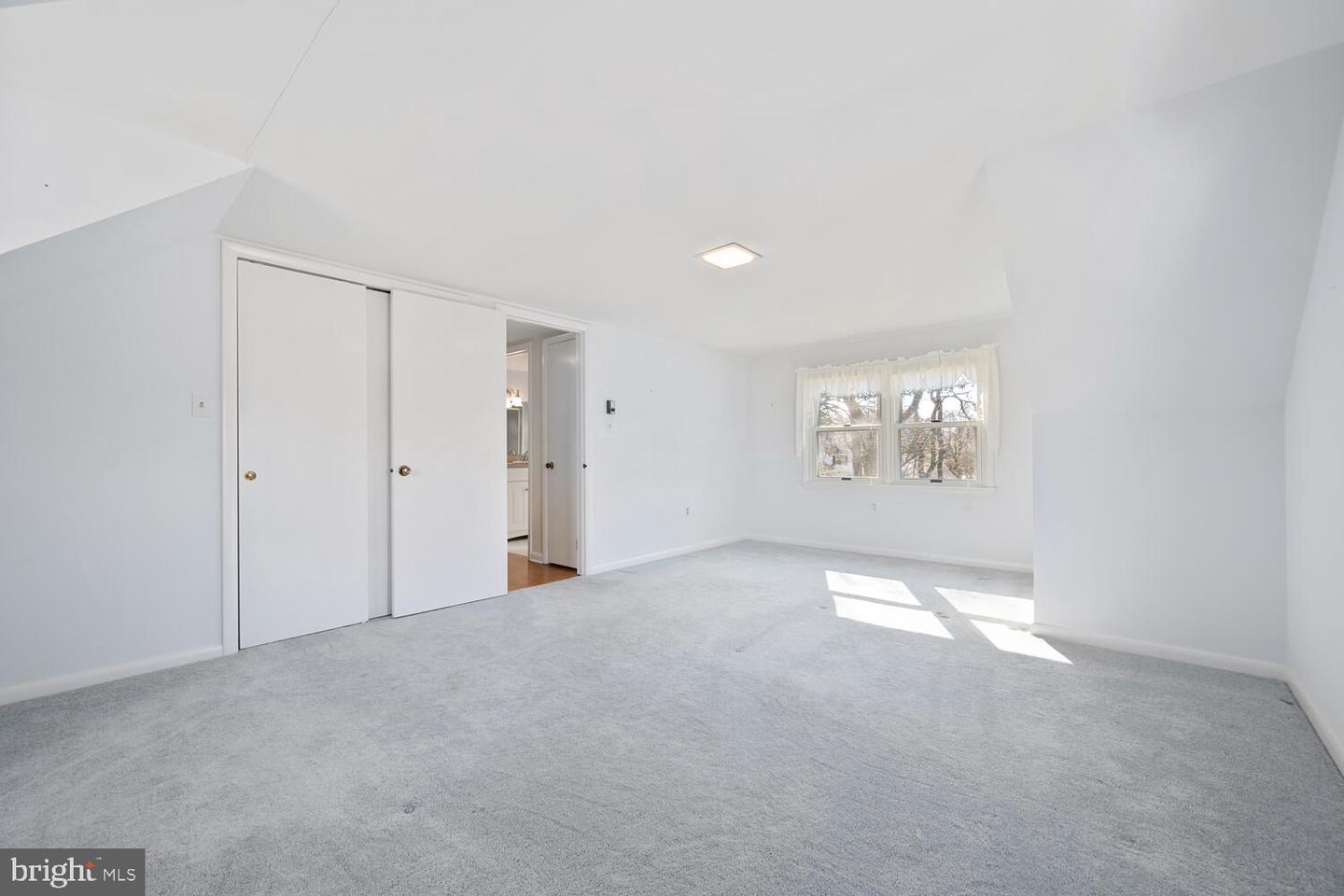 104 Hughlett St