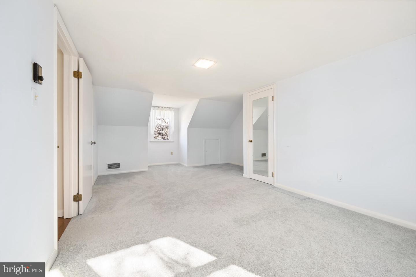 104 Hughlett St
