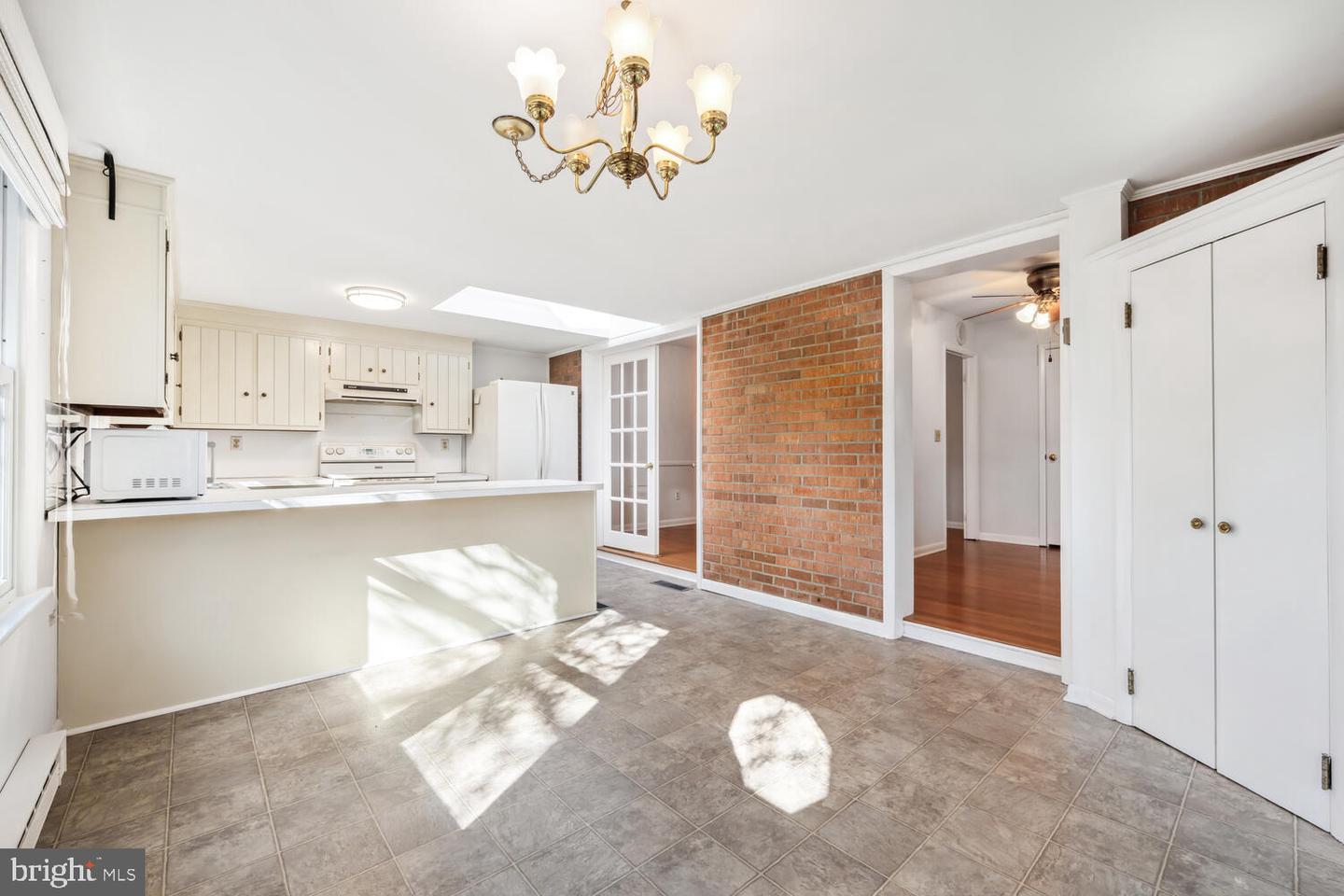 104 Hughlett St