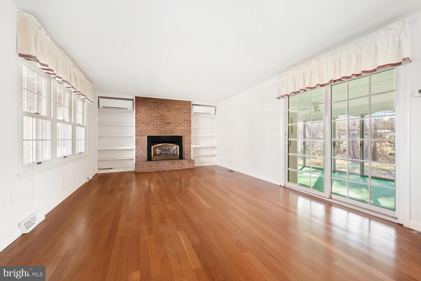 104 Hughlett St