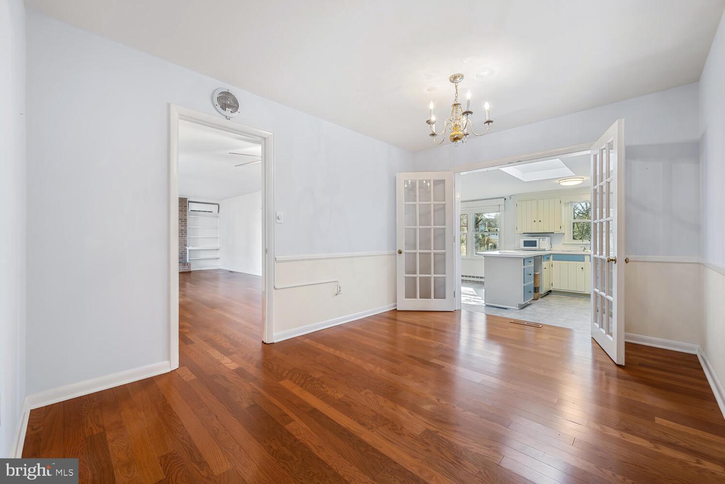 104 Hughlett St