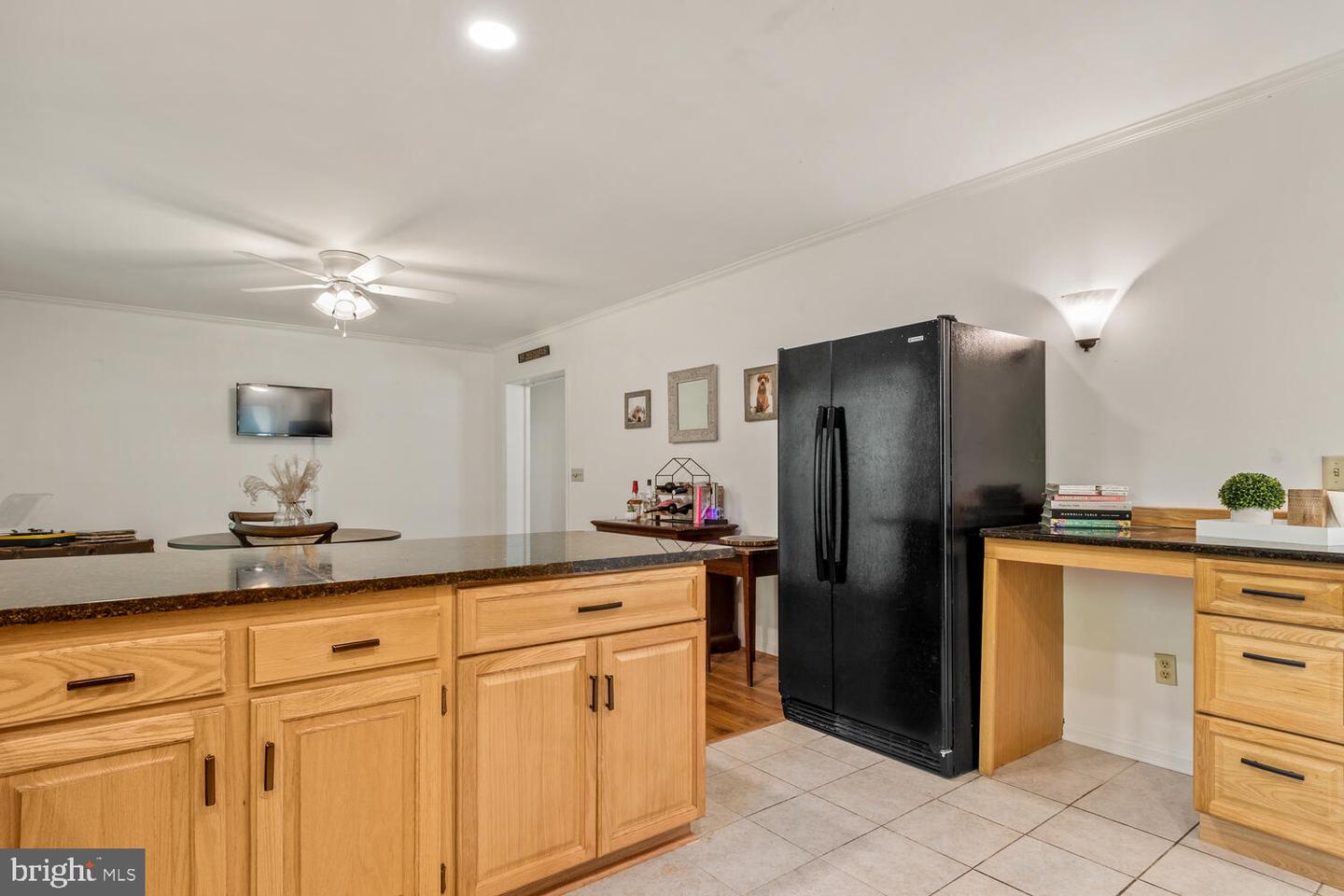 6982 Lindsay Ln