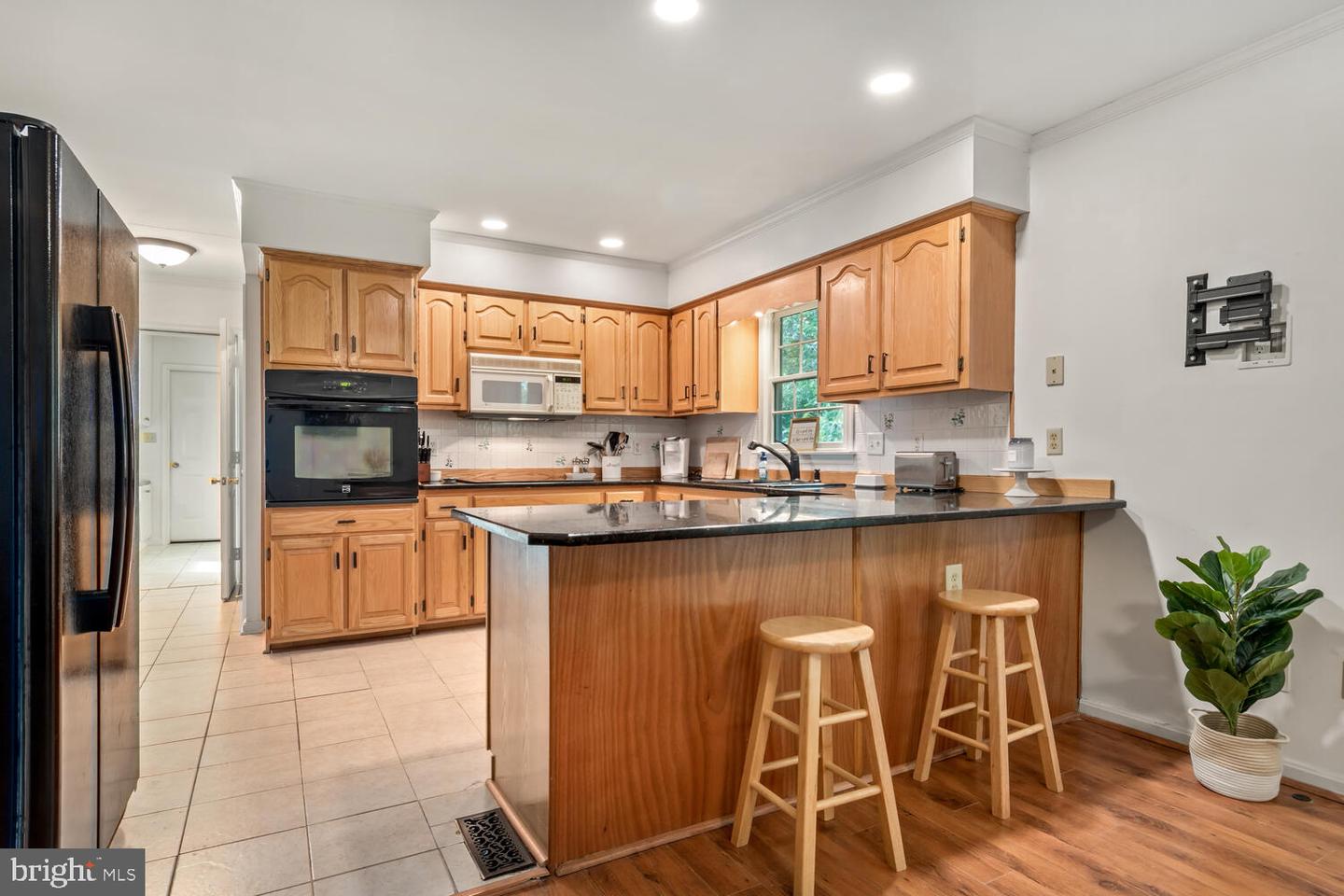 6982 Lindsay Ln