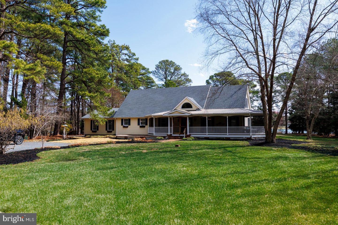 22710 Emilys Ln