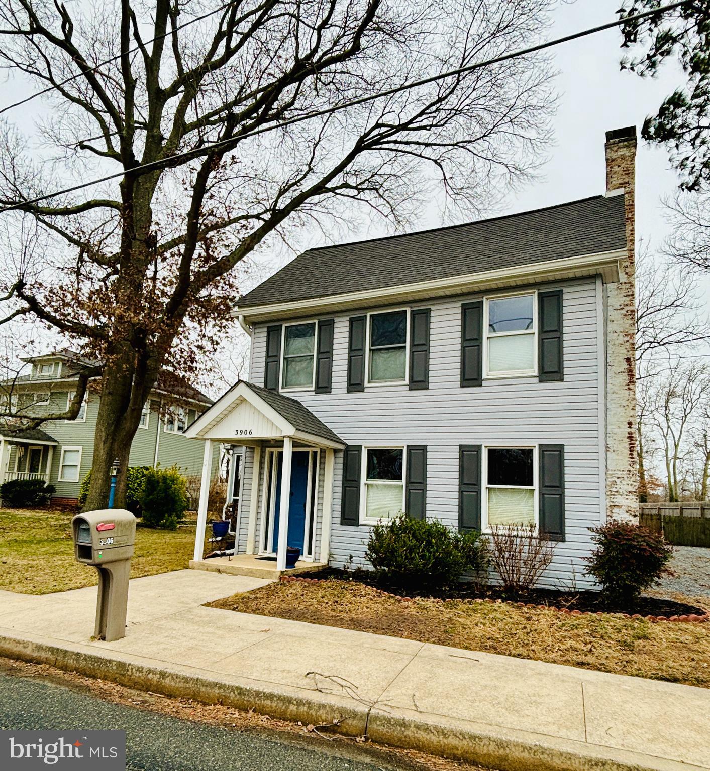 3906 Main St