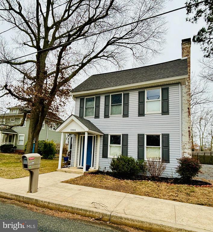 3906 Main St