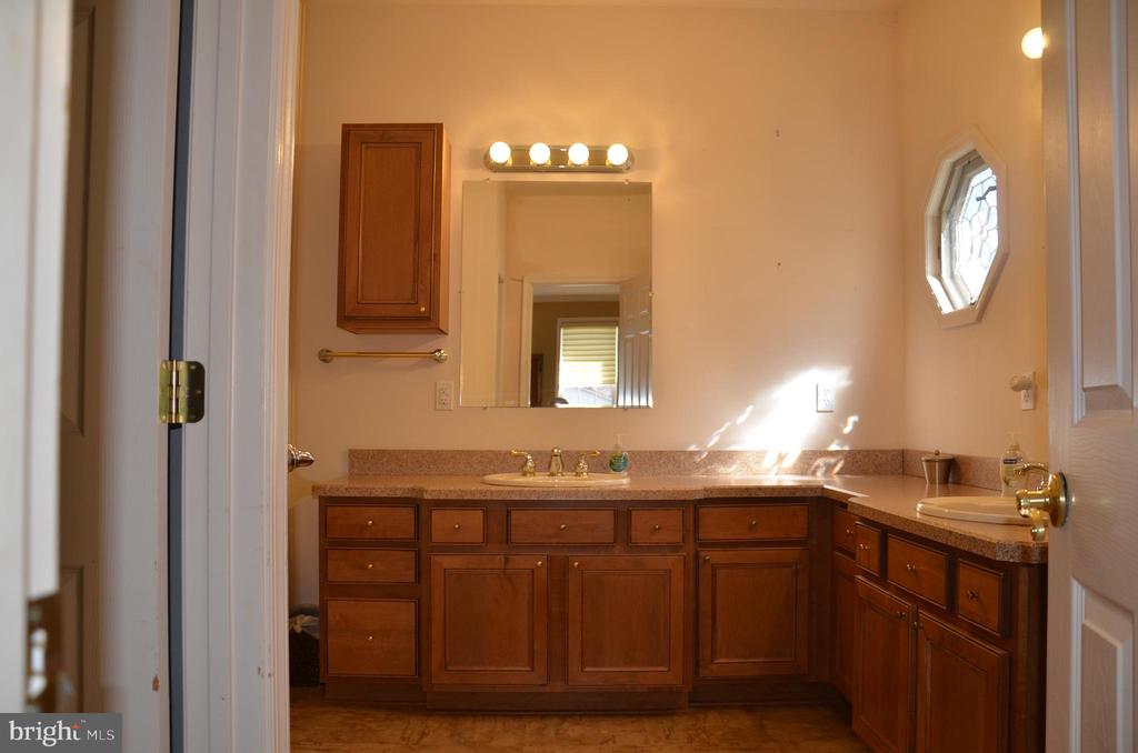 919 Riverview Ter
