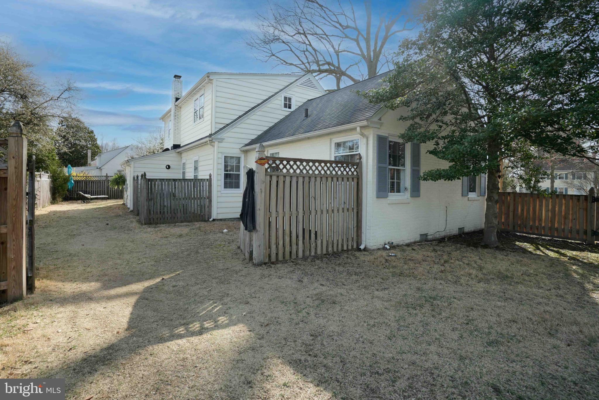 702 S Aurora St