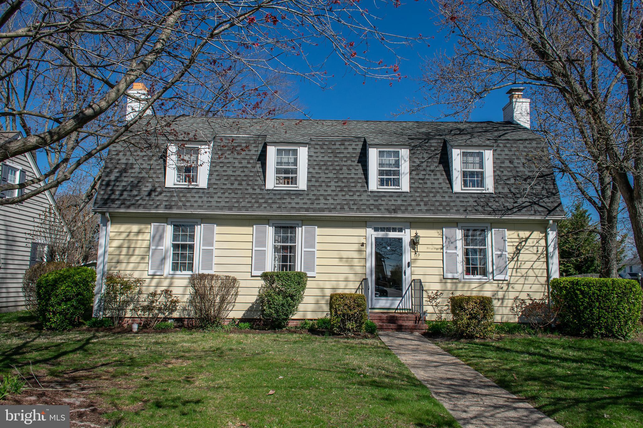 719 Elizabeth St