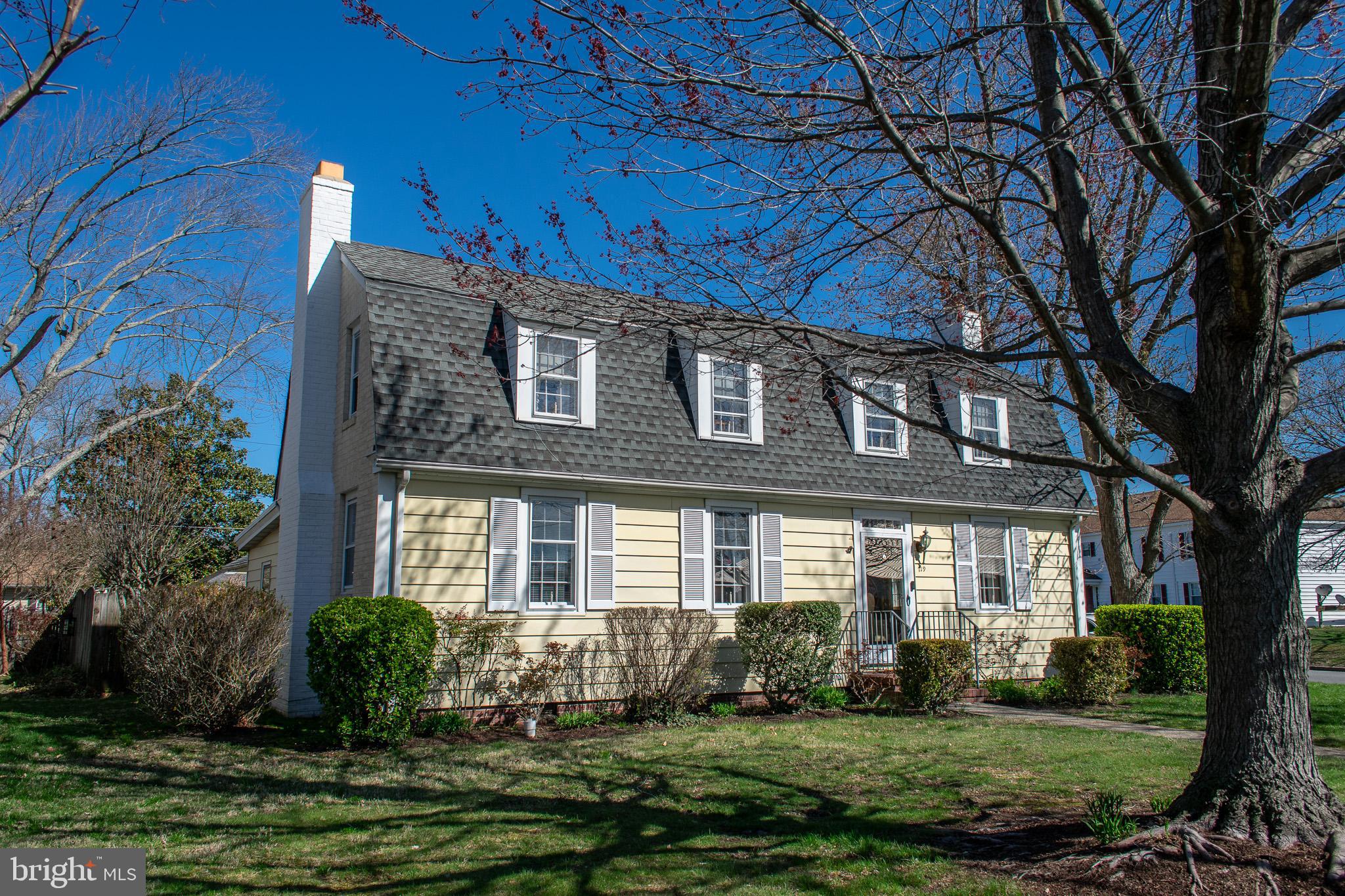 719 Elizabeth St