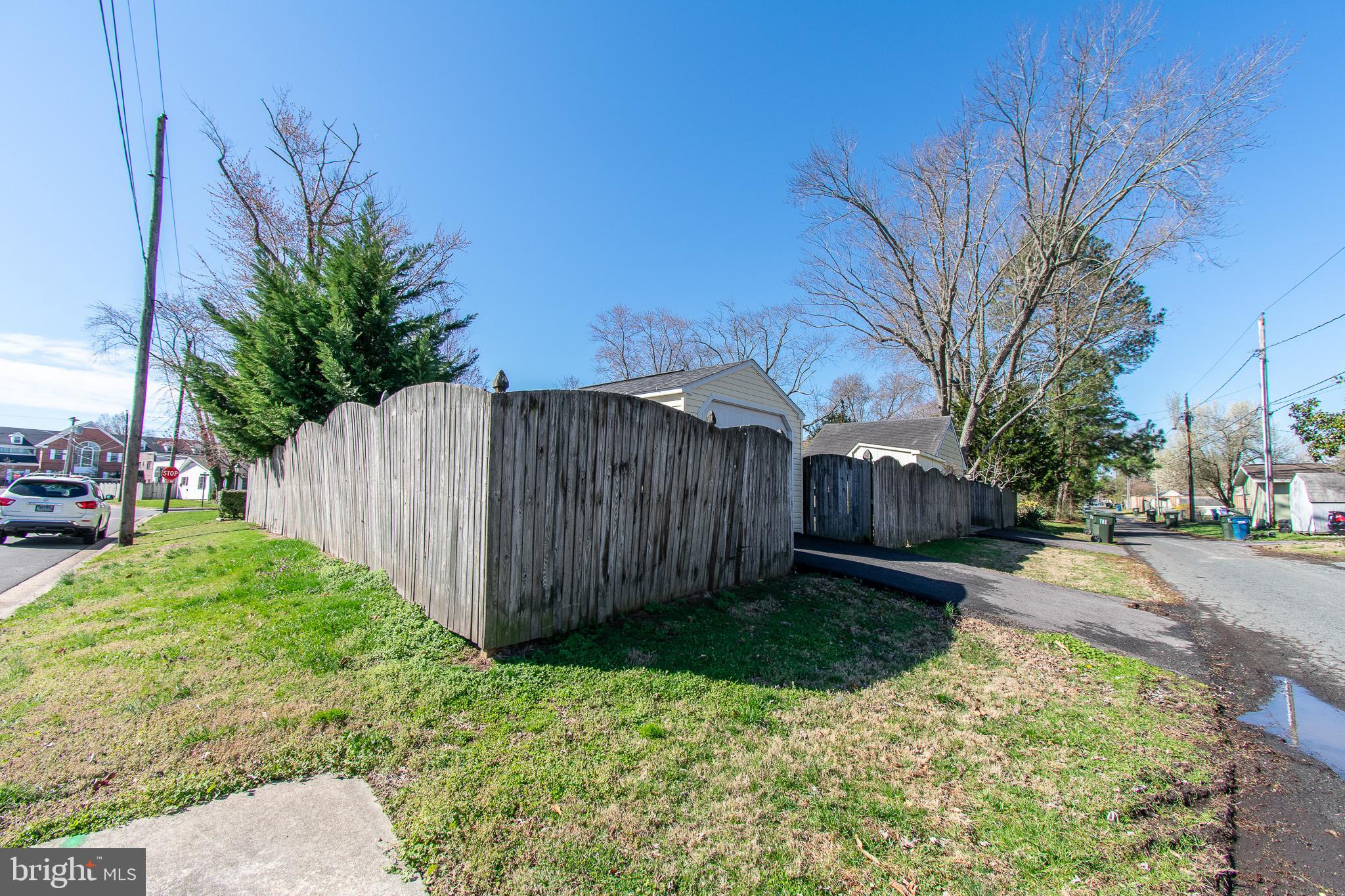 719 Elizabeth St
