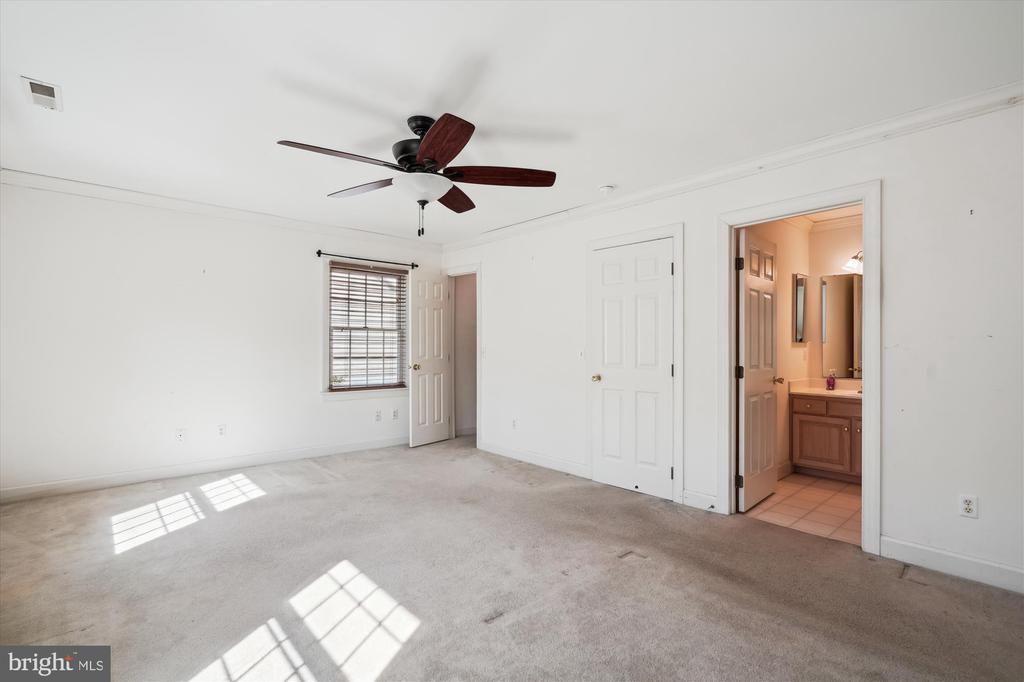 7416 Tour Dr