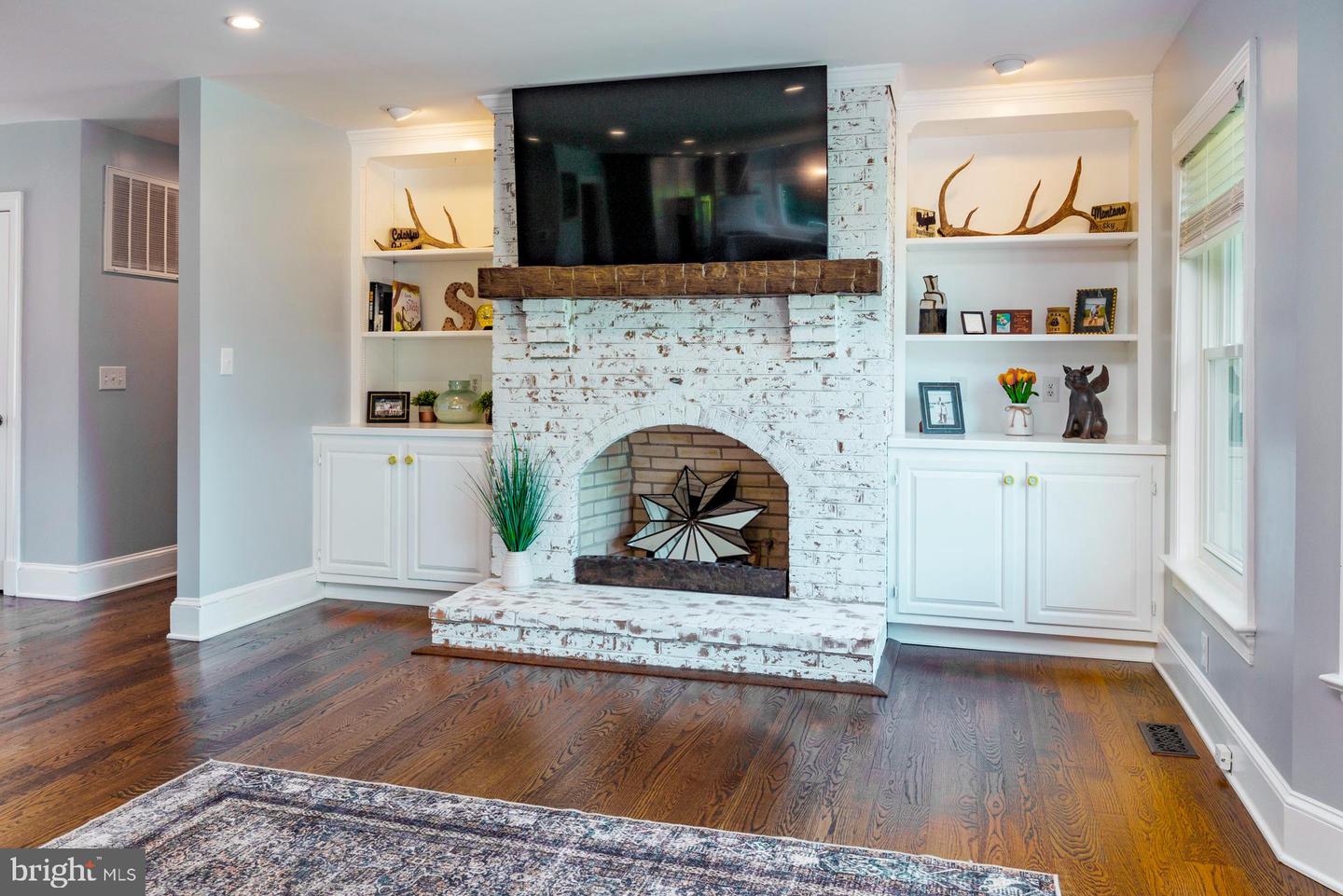 4 Oxford Ct
