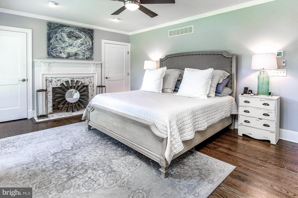 4 Oxford Ct