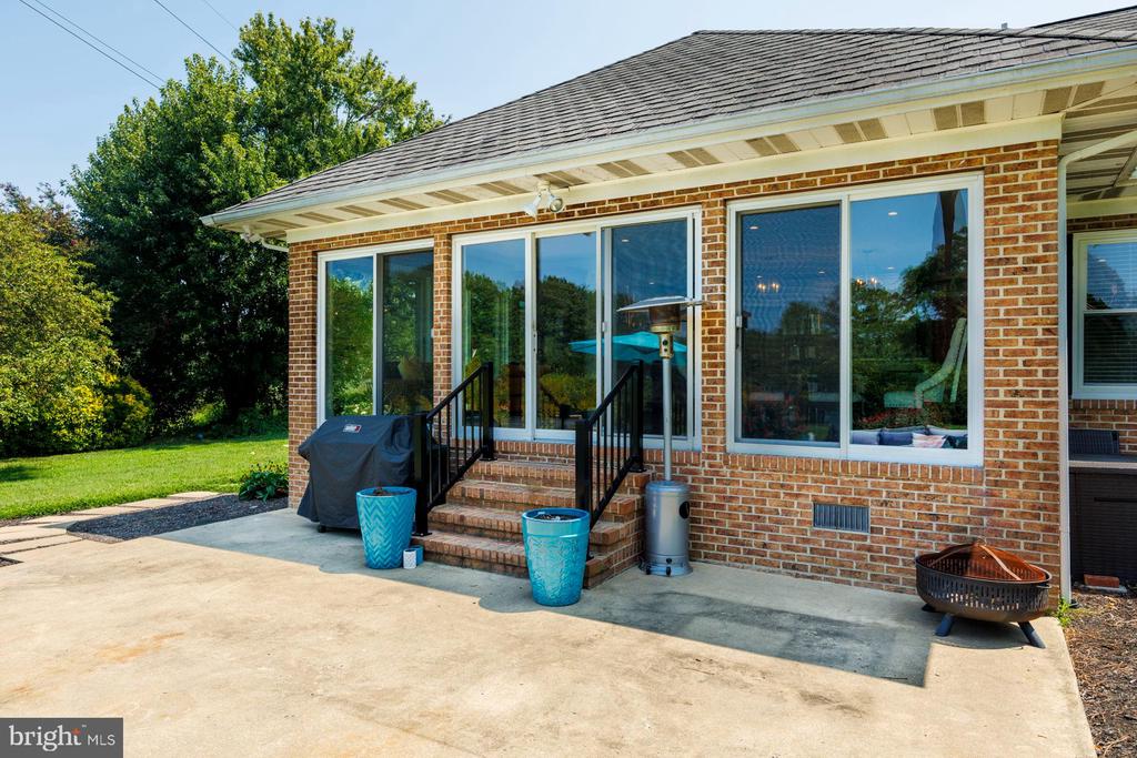 4 Oxford Ct