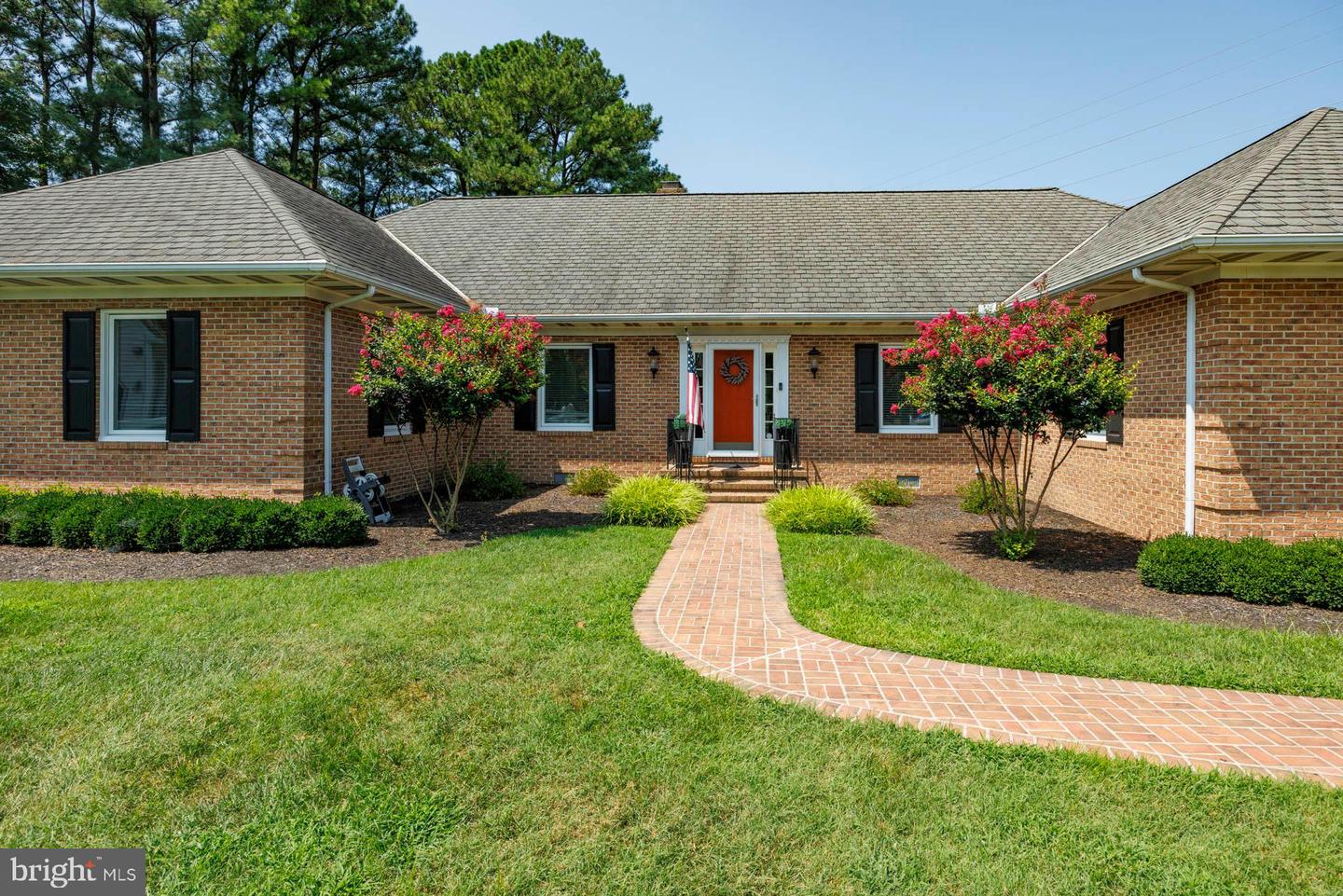 4 Oxford Ct