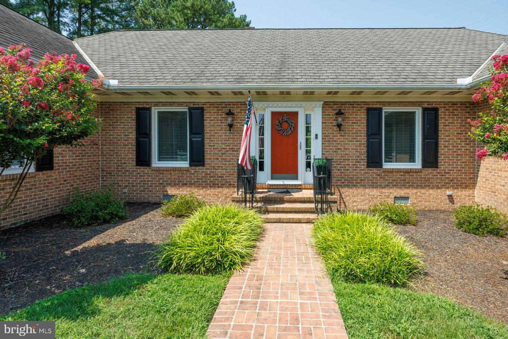 4 Oxford Ct
