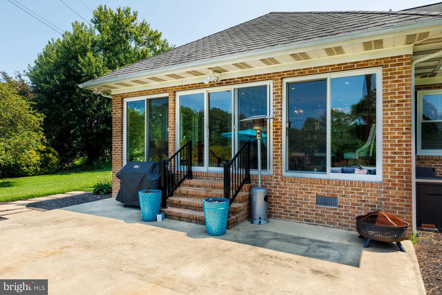 4 Oxford Ct