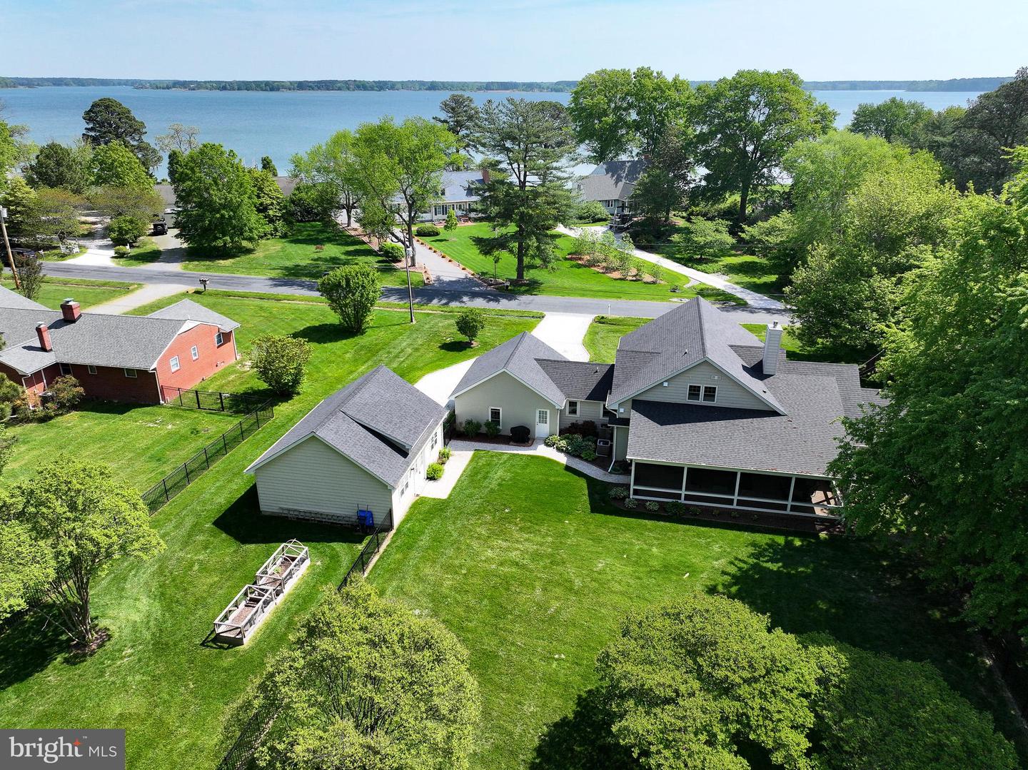 1026 Riverview Ter