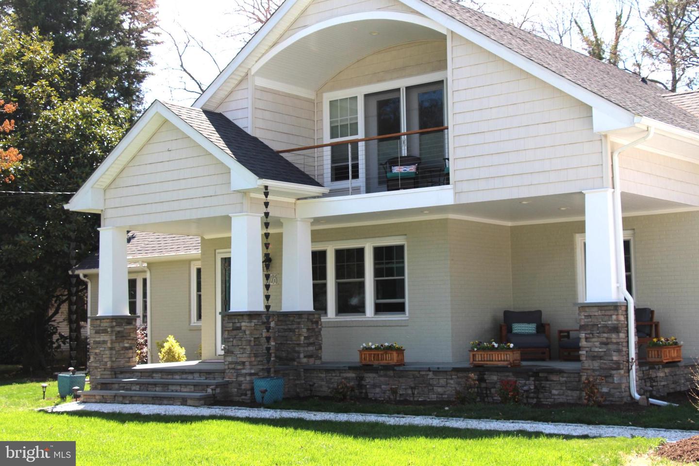 1026 Riverview Ter