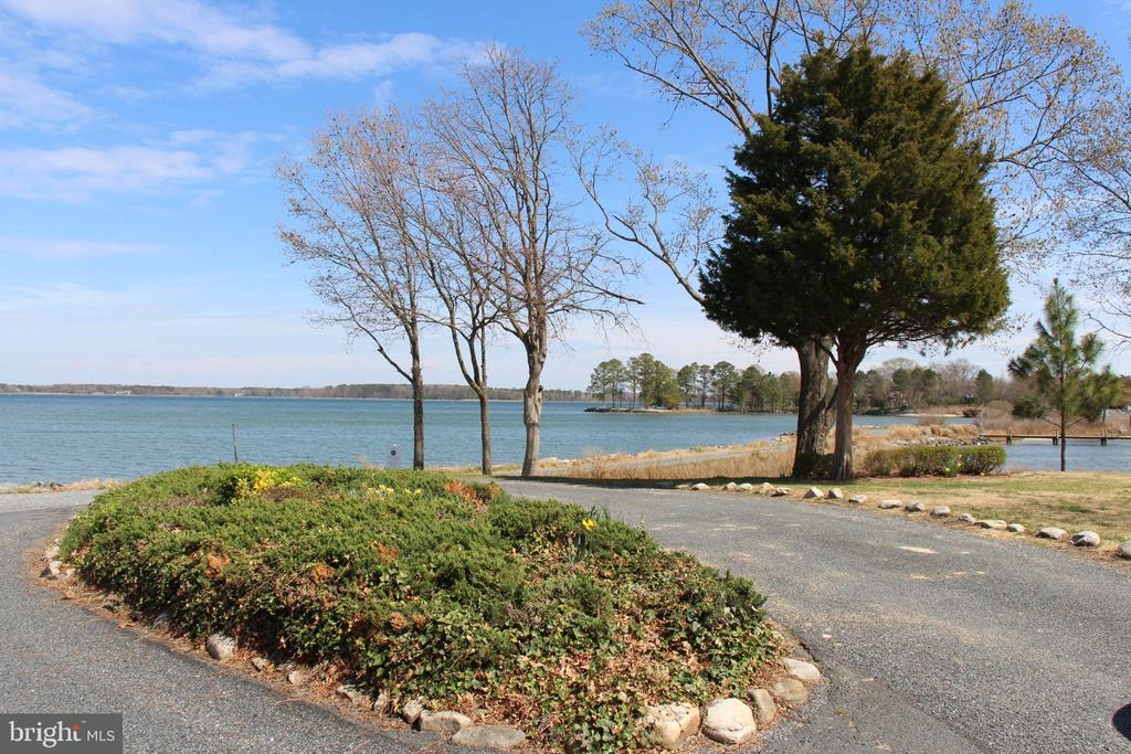 1026 Riverview Ter