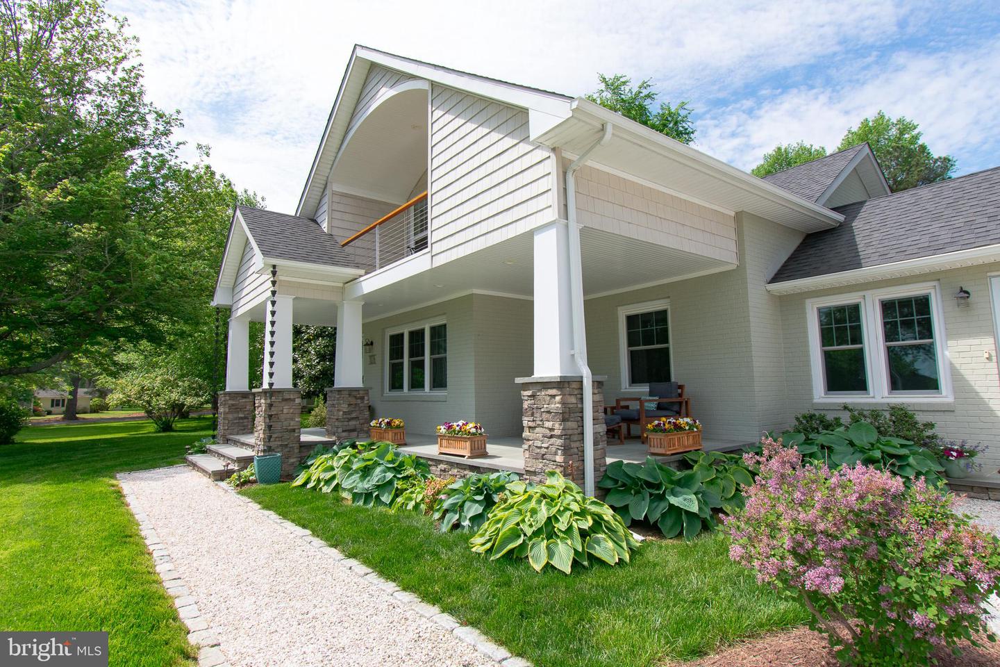 1026 Riverview Ter
