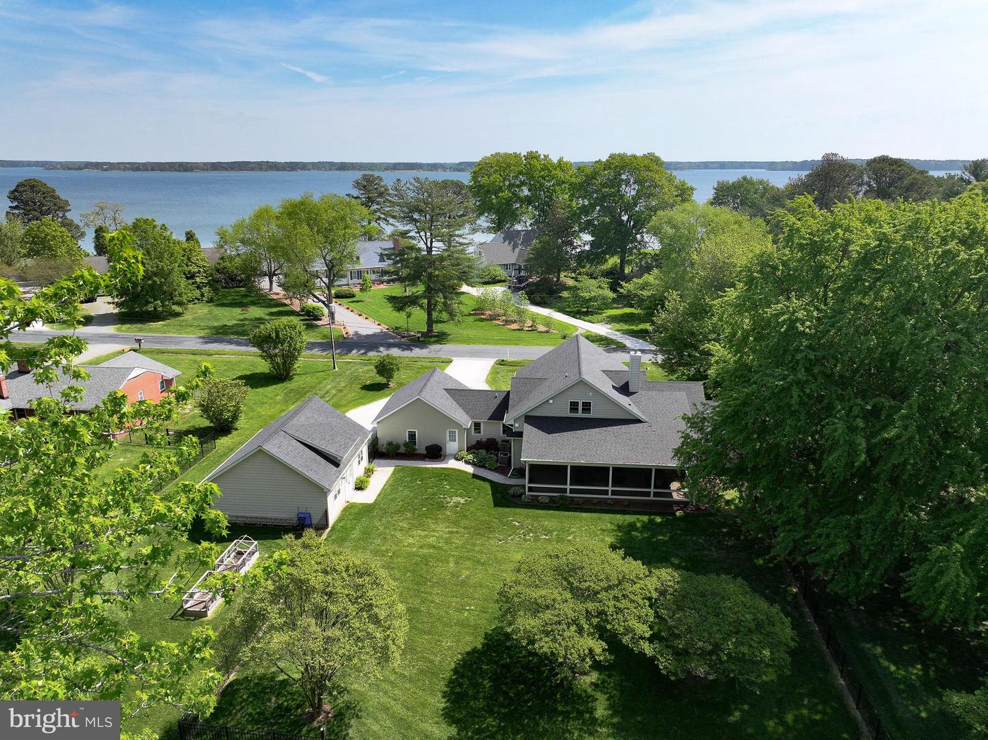 1026 Riverview Ter