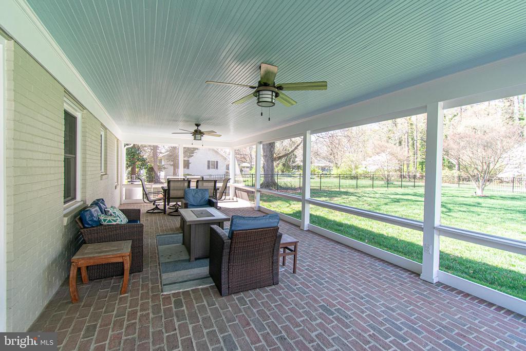 1026 Riverview Ter