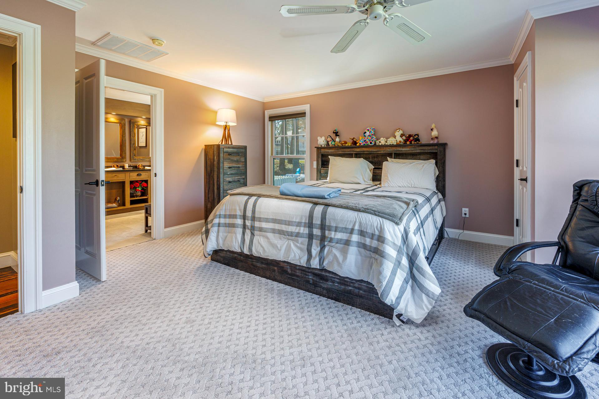 6119 Country Club Dr