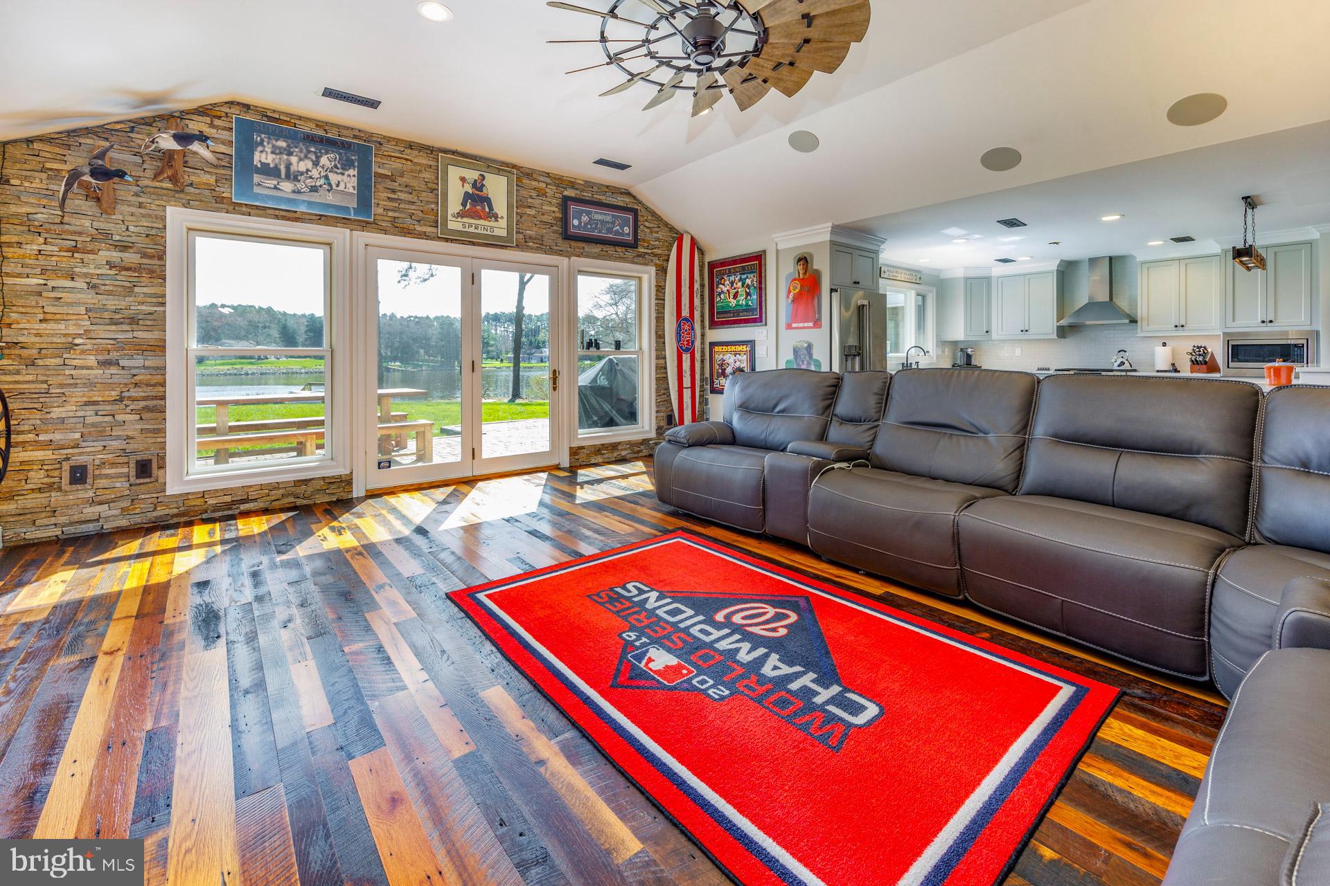 6119 Country Club Dr