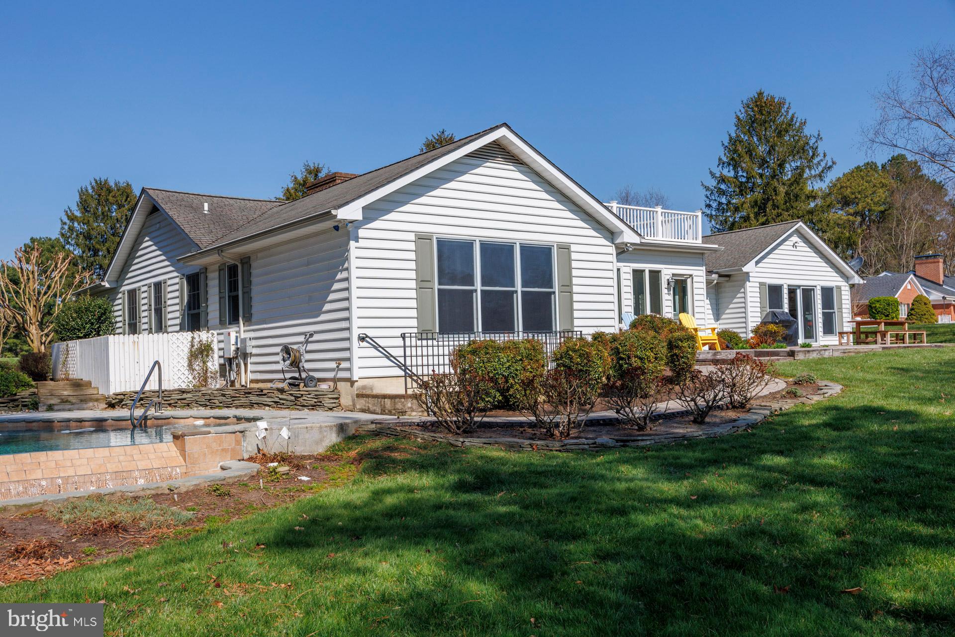 6119 Country Club Dr