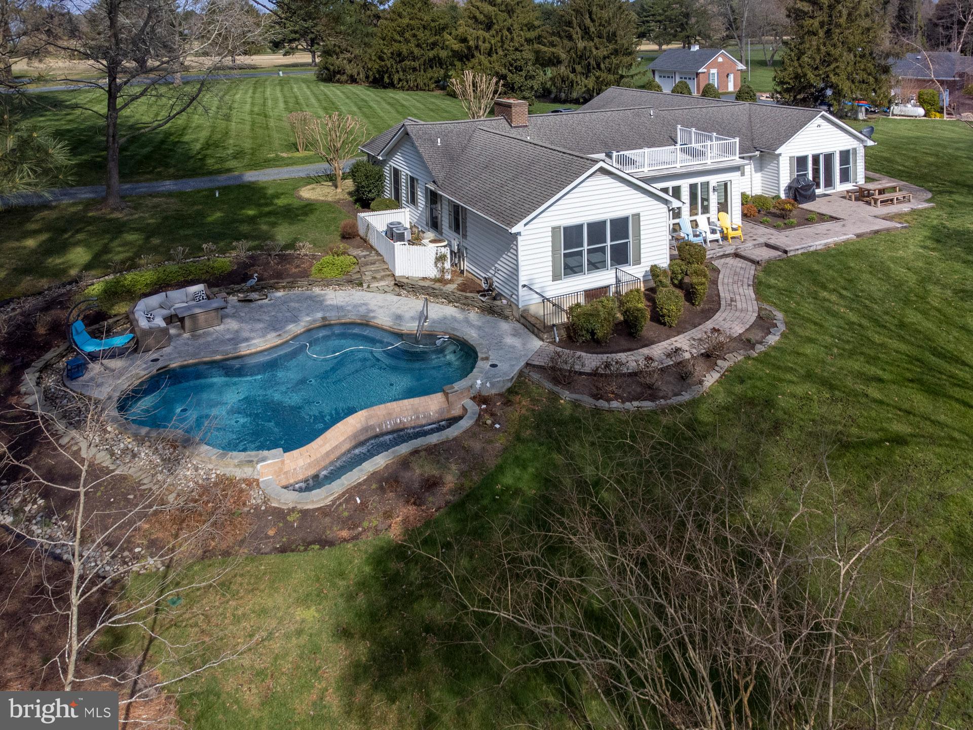 6119 Country Club Dr