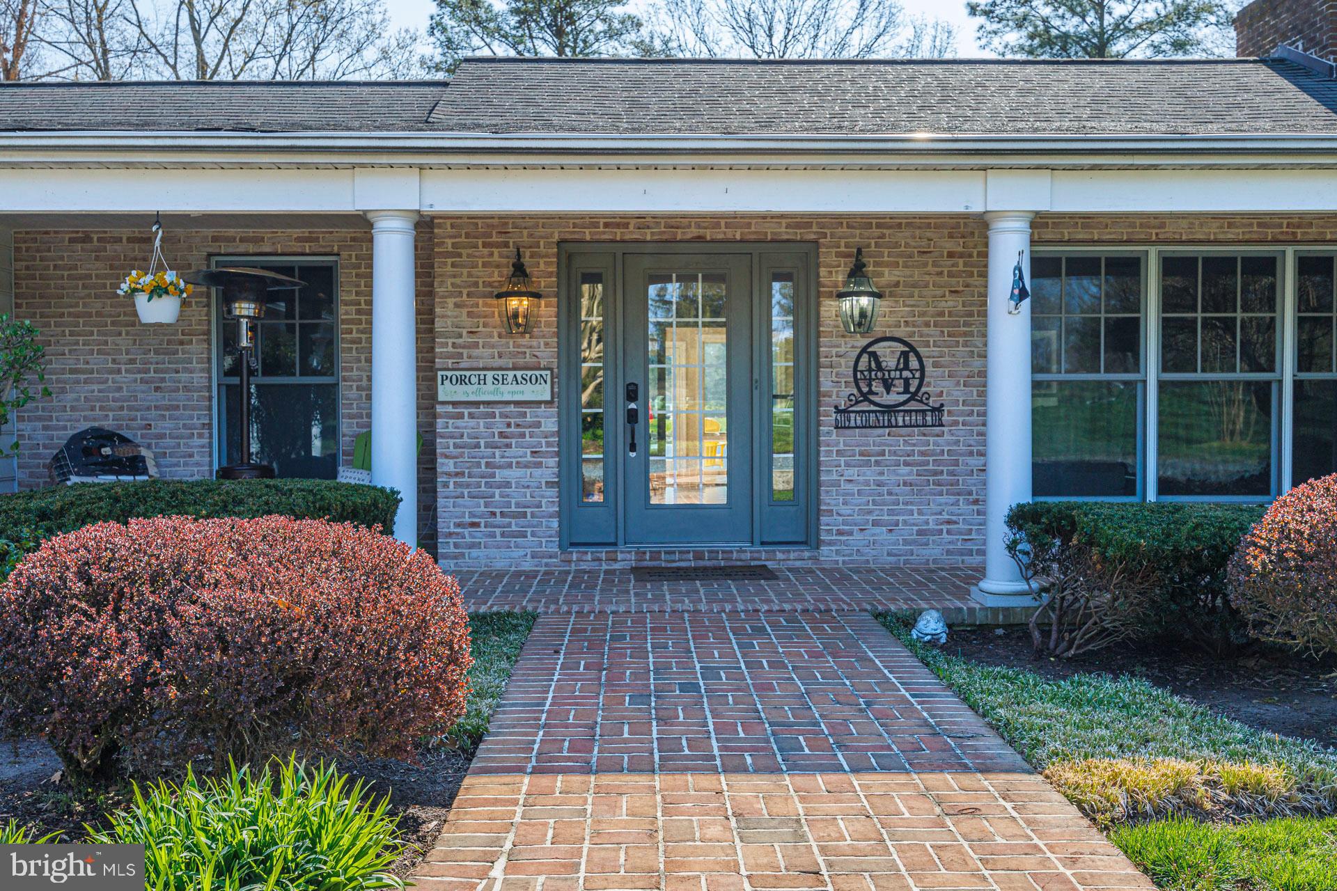6119 Country Club Dr