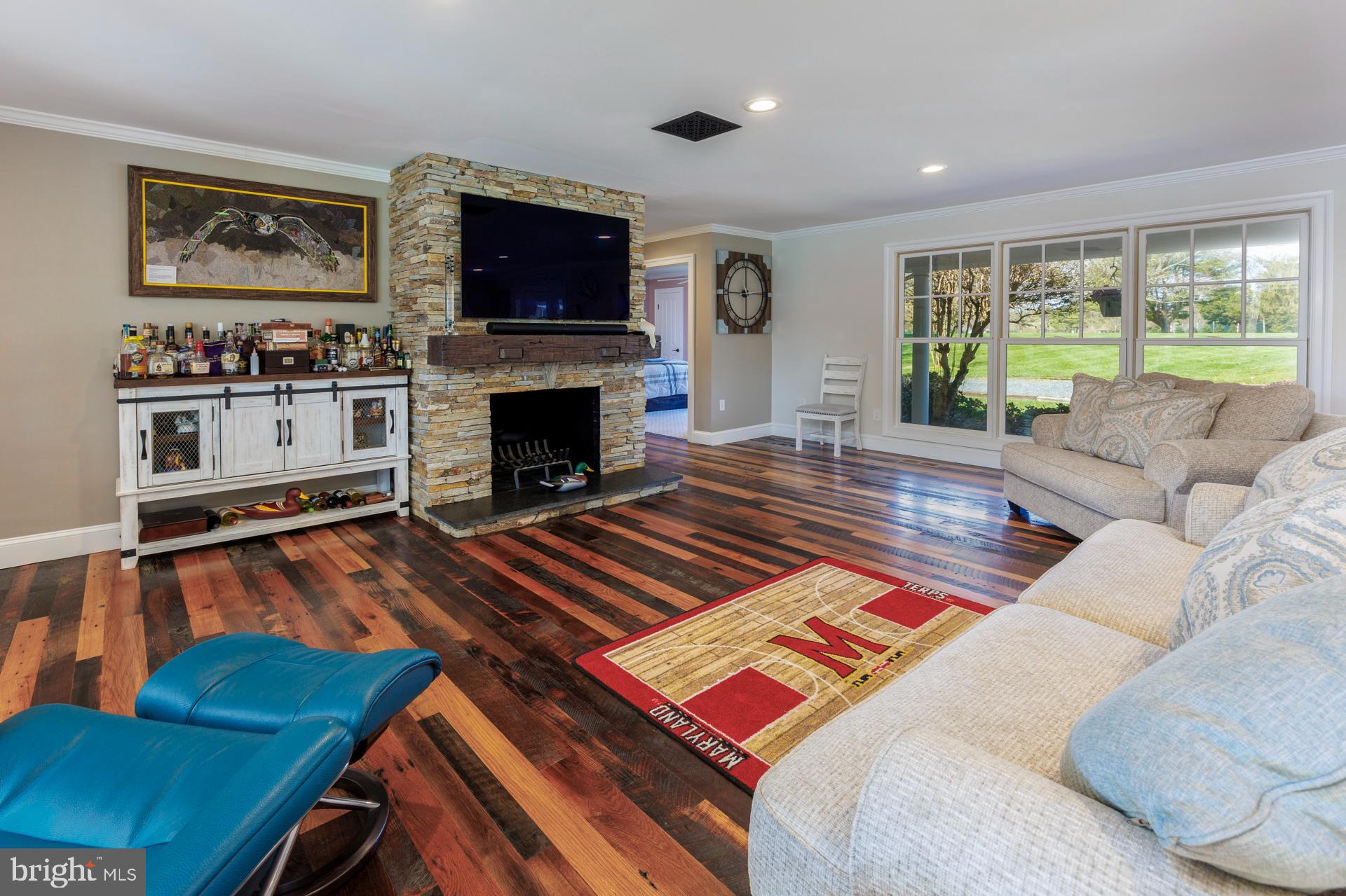 6119 Country Club Dr
