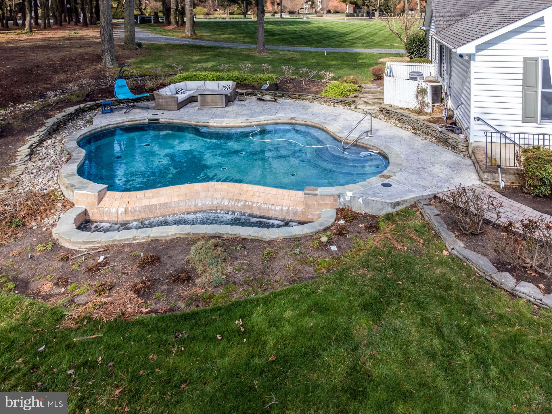 6119 Country Club Dr