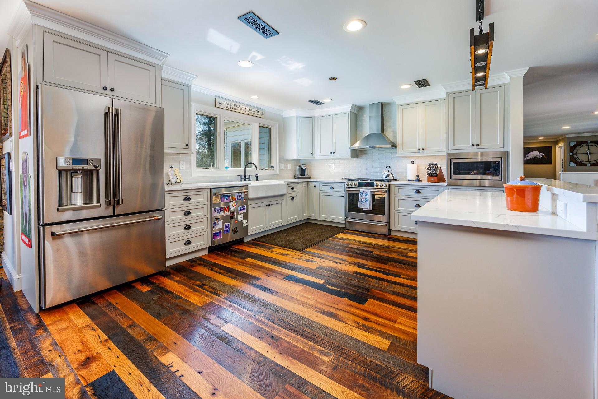 6119 Country Club Dr
