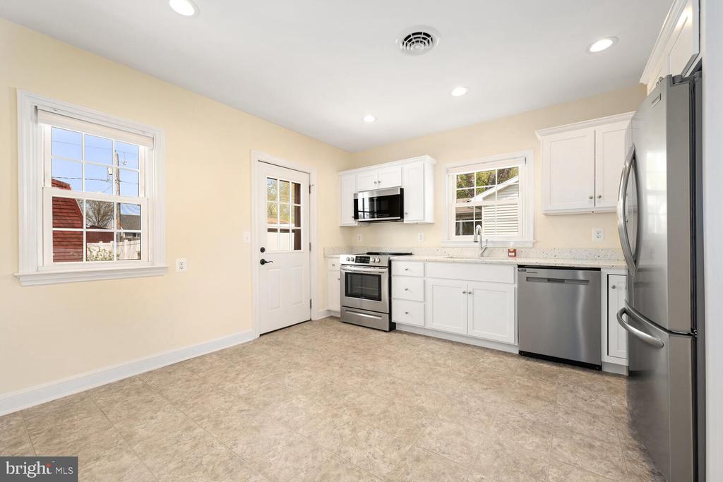 627 Elizabeth St