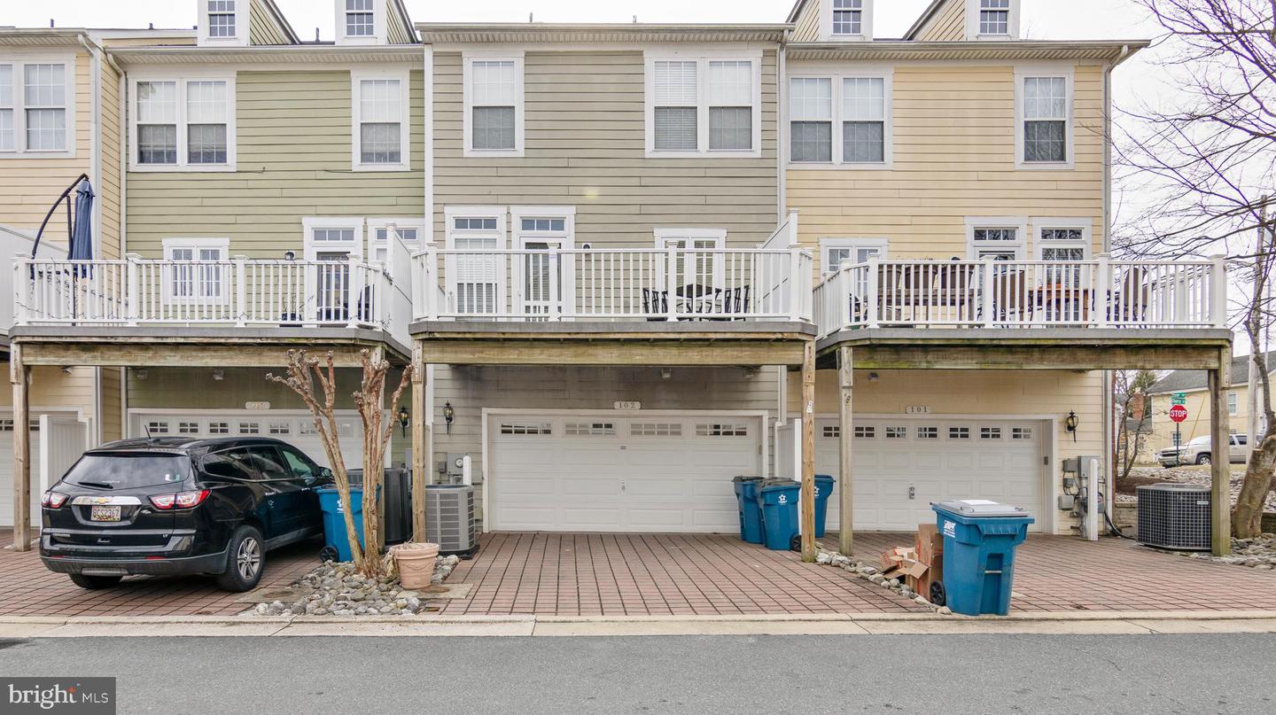 300 DIXON ST #102