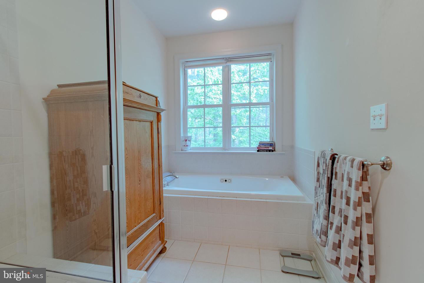 7896 Hart Glen