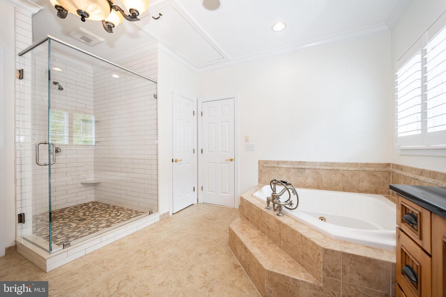 13543 Rustling Oaks Dr