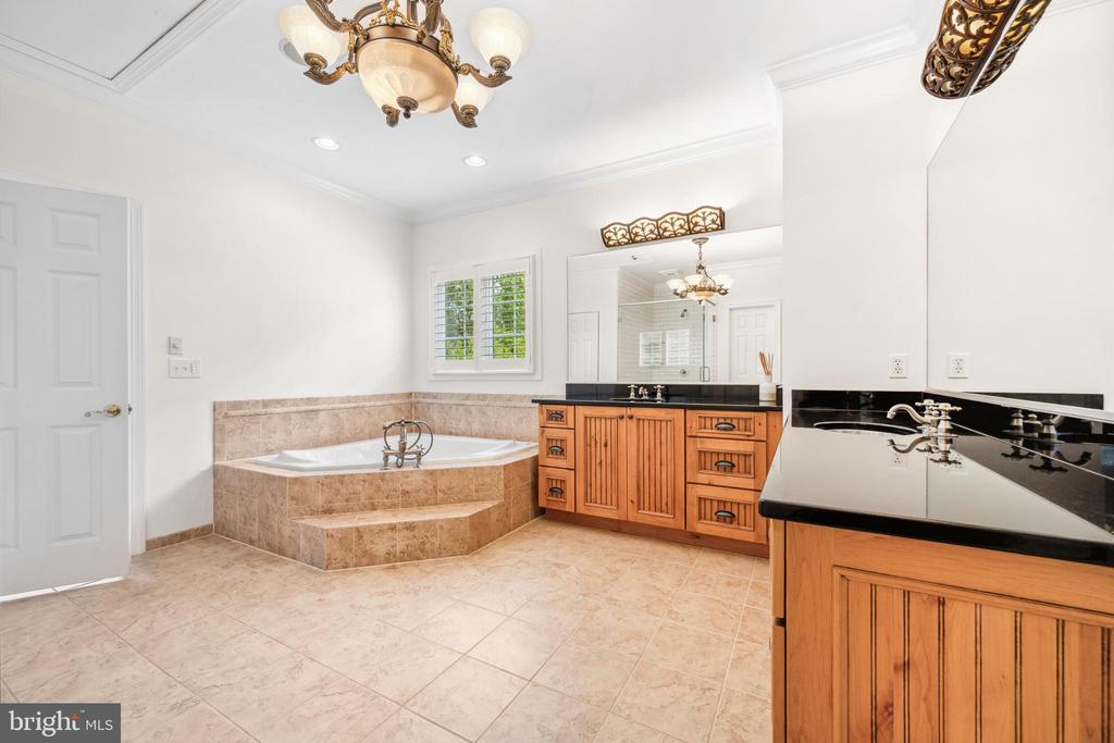 13543 Rustling Oaks Dr